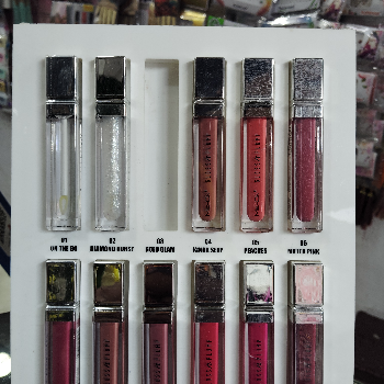 Beauty products-https://media.vyaparify.com/vcards/products/143624/product_1739618961_67b07a91eb826.png Image