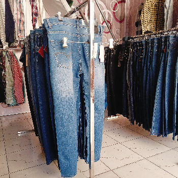 Jeens-https://media.vyaparify.com/vcards/products/146066/product_1740047307_67b703cb0b34a.png Image