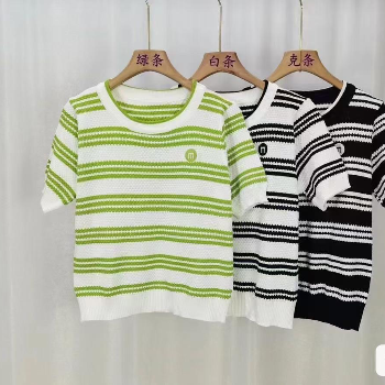 New fashion-https://media.vyaparify.com/vcards/products/146871/product_1740129713_67b845b177a1e.png Image