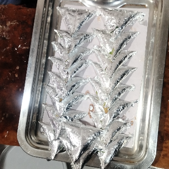 Silver leaves-https://media.vyaparify.com/vcards/products/146880/product_1740129925_67b846853a7d4.png Image