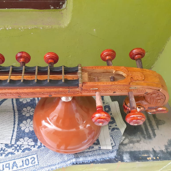 Saraswati Ekanda carving veena-https://media.vyaparify.com/vcards/products/152150/product_1740732502_67c1785680a61.png Image