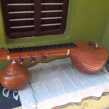 Saraswati joint carving veena-https://media.vyaparify.com/vcards/products/152152/product_1740732614_67c178c69c7e4.png Image