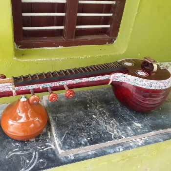  Saraswati Joint veena with Rosewood color SUNDARAPANDIAN PANDIDURAI Thanjavur Veena, P Jagadeesan( Manufacturer ), 2691, South Main Street, Near Indian Bank, Thanjavur.