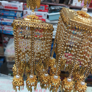 Cosmetics product-https://media.vyaparify.com/vcards/products/154819/product_1740996428_67c57f4ceb329.png Image