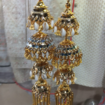 Cosmetics product-https://media.vyaparify.com/vcards/products/154820/product_1740996429_67c57f4d2b22b.png Image