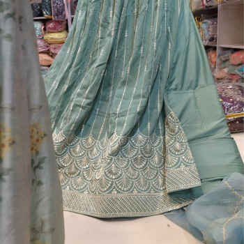 Clothes-https://media.vyaparify.com/vcards/products/156487/product_1741172715_67c82feb55eba.png Image