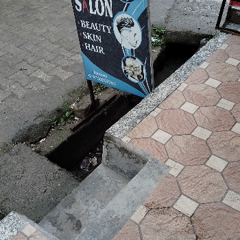 Beauty shop-https://media.vyaparify.com/vcards/products/157223/product_1741260431_67c9868f6e11e.png Image