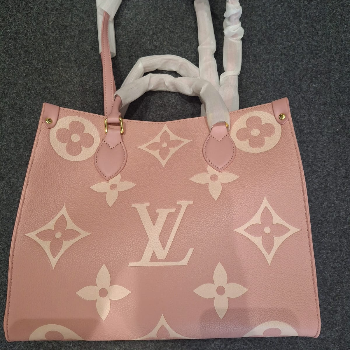 Leather Bag in baby pink colour-https://media.vyaparify.com/vcards/products/157622/product_1741330092_67ca96ac24952.png Image