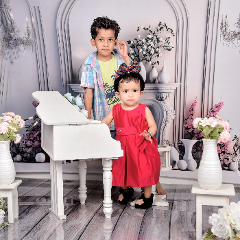 kids photography-https://media.vyaparify.com/vcards/products/160769/product_1741439886_67cc438eea619.png Image