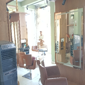 Unisex salon-https://media.vyaparify.com/vcards/products/163822/product_1741865436_67d2c1dc8e86f.png Image