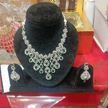 Necklace-https://media.vyaparify.com/vcards/products/168566/product_1742297263_67d958af0f9d6.png Image