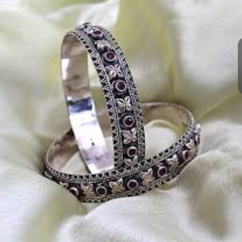 Silver bengle ledies-https://media.vyaparify.com/vcards/products/168928/product_1742368495_67da6eef69ab1.png Image