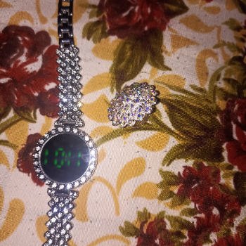 Clothes shop-https://media.vyaparify.com/vcards/products/170151/product_1742469569_67dbf9c15a491.png Image