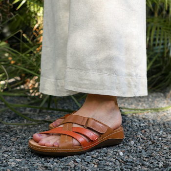 CLARKS-https://media.vyaparify.com/vcards/products/170642/product_1742556907_67dd4eeb855ee.png Image