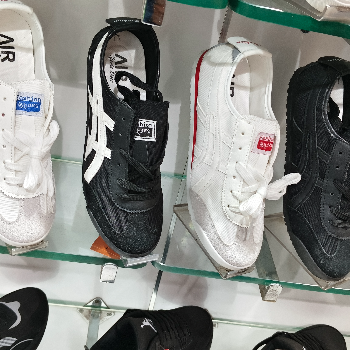 Footwear-https://media.vyaparify.com/vcards/products/171892/product_1742803579_67e1127b26211.png Image