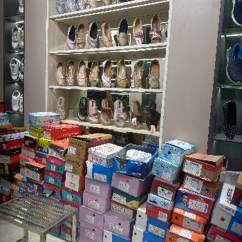 Shoes-https://media.vyaparify.com/vcards/products/172350/product_1742885913_67e2541976614.png Image