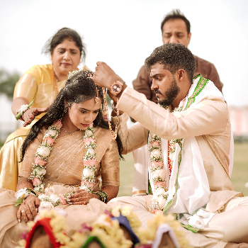 wedding photography-https://media.vyaparify.com/vcards/products/172377/product_1742887293_67e2597d82c2e.png Image