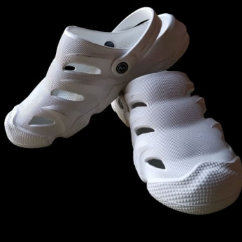 CROCS-https://media.vyaparify.com/vcards/products/172547/product_1742896786_67e27e92c2893.png Image