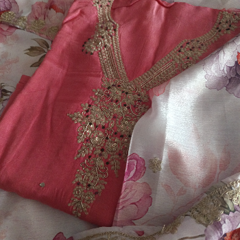 Unstitched Suits Party Wearing-https://media.vyaparify.com/vcards/products/177034/product_1743270724_67e833449c2eb.png Image