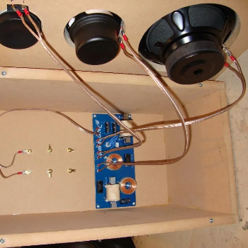 Assemble Speaker Box-https://media.vyaparify.com/vcards/products/177767/product_1743491101_67eb901d2fafb.png Image