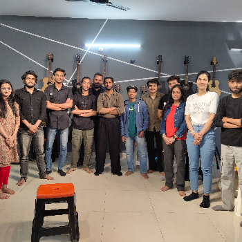 Harmonium-https://media.vyaparify.com/vcards/products/182615/product_1743846384_67f0fbf0215f5.png Image