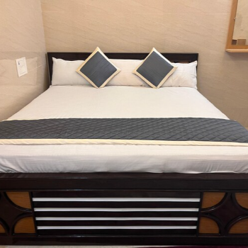 Accommodation Deluxe Room Non-AC+ tax(per  night)-https://media.vyaparify.com/vcards/products/182644/product_1743849128_67f106a8927a9.png Image