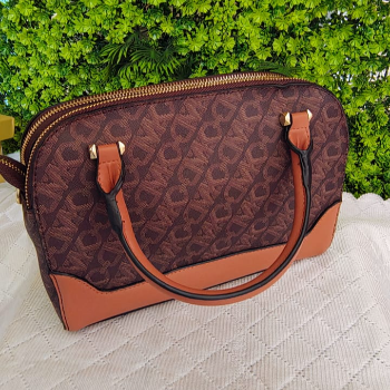 Michael kors Duff bags-https://media.vyaparify.com/vcards/products/184050/product_1744097329_67f4d03187574.png Image