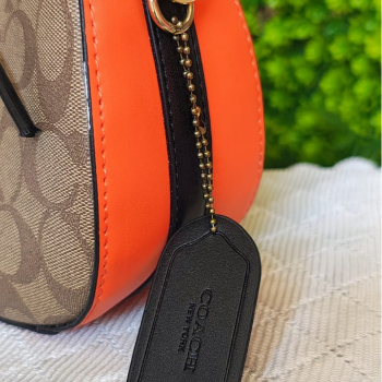 COACH signature coated canvas-https://media.vyaparify.com/vcards/products/184354/product_1744133832_67f55ec8c3437.png Image