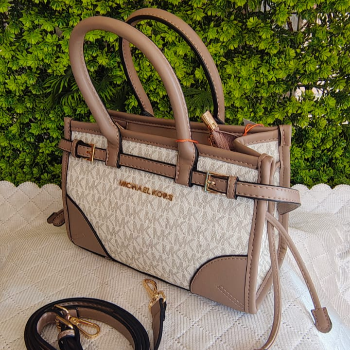 michael kors  handbag-https://media.vyaparify.com/vcards/products/184357/product_1744135016_67f5636884802.png Image