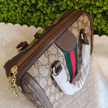 GUCCI MEDIUM BOSTON BAG-https://media.vyaparify.com/vcards/products/184365/product_1744136777_67f56a49ce80f.png Image