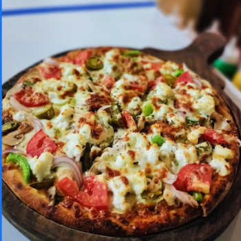 Varieties of Italian wood fired pizza-https://media.vyaparify.com/vcards/products/184868/product_1744254297_67f73559a8c72.png Image