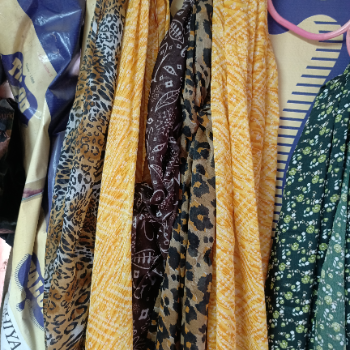 Dress-https://media.vyaparify.com/vcards/products/189933/product_1744805269_67ff9d95be549.png Image