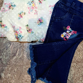 Jeans and top-https://media.vyaparify.com/vcards/products/191005/product_1744889842_6800e7f2492dd.png Image