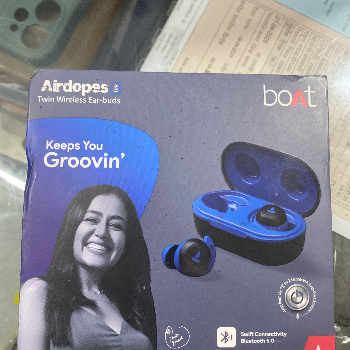 Bluetooth head phone-https://media.vyaparify.com/vcards/products/192805/product_1745067458_68039dc2a2519.png Image