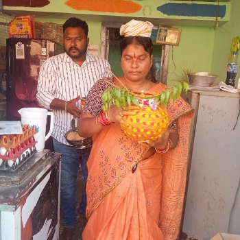 Oil packet-https://media.vyaparify.com/vcards/products/194052/product_1745321189_68077ce506881.png Image