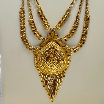 Majestic Gold Rani Haar with Bold Leaf Motif Pendan-https://media.vyaparify.com/vcards/products/195765/product_1745414564_6808e9a410e2c.png Image