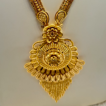 Elegant Gold Pendant Haar with Floral and Geometric Detailing-https://media.vyaparify.com/vcards/products/195776/product_1745415052_6808eb8c554ef.png Image
