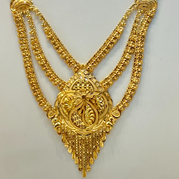 Majestic Layered Temple Haar with Ornate Central Pendant-https://media.vyaparify.com/vcards/products/196701/product_1745492541_680a1a3d060a4.png Image