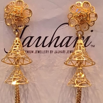 Gold Earings and Studs-https://media.vyaparify.com/vcards/products/204836/product_1746086890_68132bea39be9.png Image