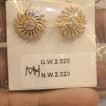 Gold Earings and Studs-https://media.vyaparify.com/vcards/products/204837/product_1746086890_68132bea5fdb4.png Image