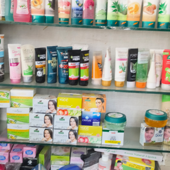 Face wash-https://media.vyaparify.com/vcards/products/205156/product_1746095367_68134d0725fe2.png Image