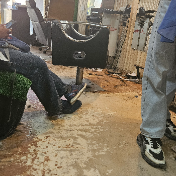 17 blu saloon-https://media.vyaparify.com/vcards/products/212255/product_1746270033_6815f751cc020.png Image