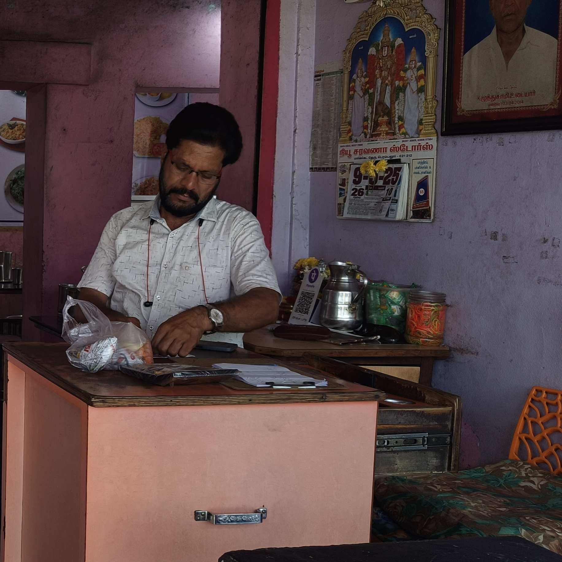 Hotel-https://media.vyaparify.com/vcards/products/218163/product_1746767546_681d8ebab865c.png Image