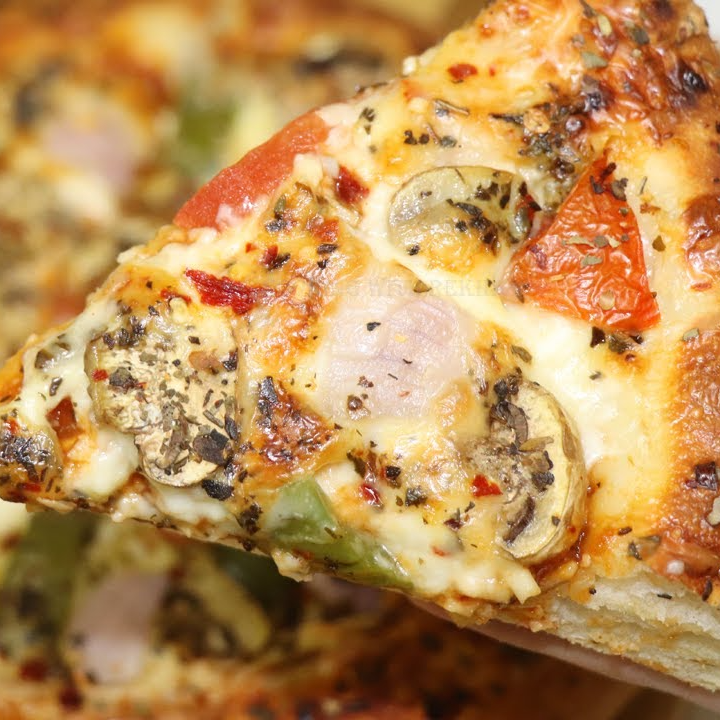 Variety of Veg Pizzas-https://media.vyaparify.com/vcards/products/220408/product_1746809734_681e3386d810f.png Image