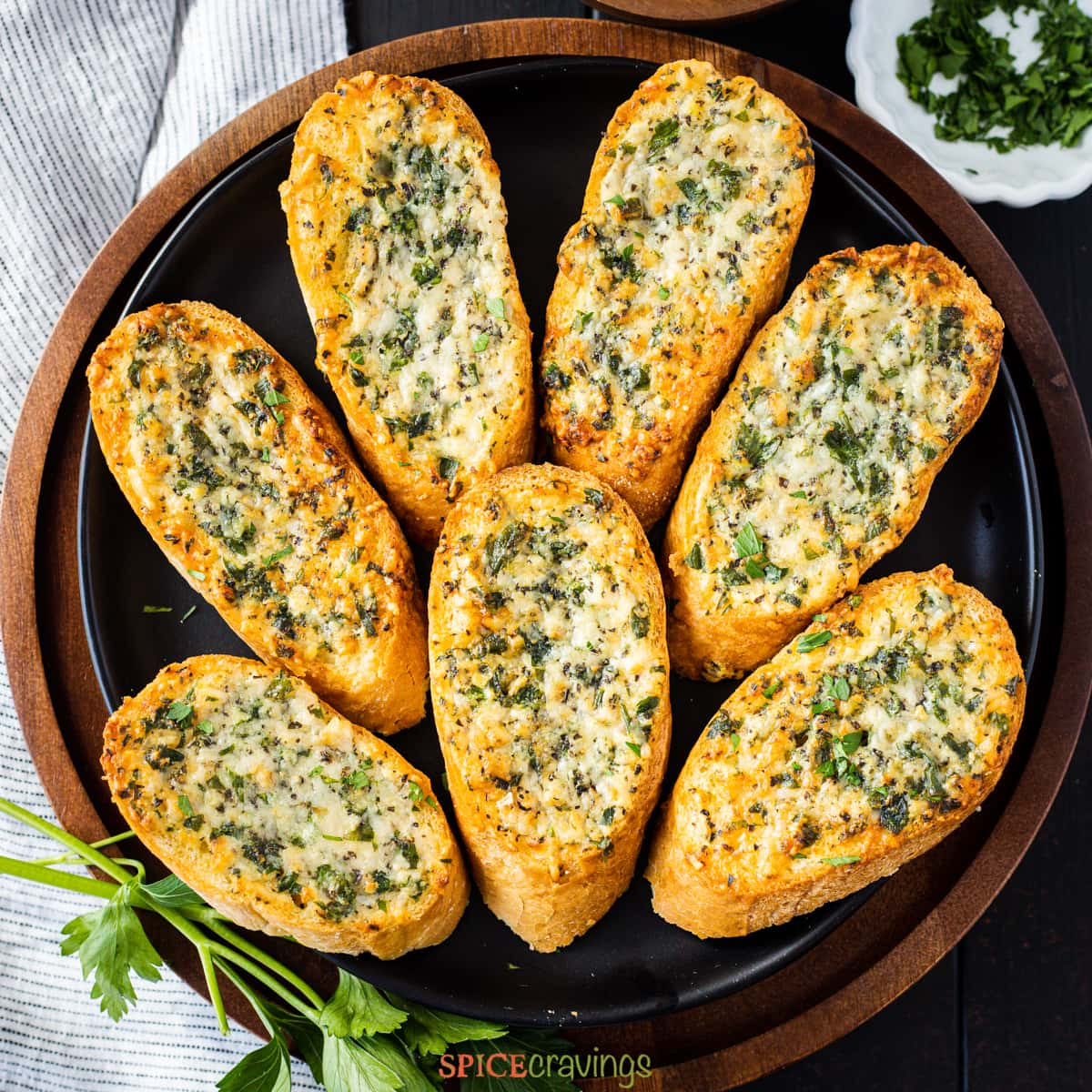 Variety of Garlic Breads-https://media.vyaparify.com/vcards/products/220410/product_1746810244_681e35844fdab.png Image