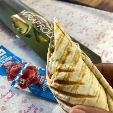 WRAP ROLL-https://media.vyaparify.com/vcards/products/220432/product_1746813994_681e442a5ecbf.png Image