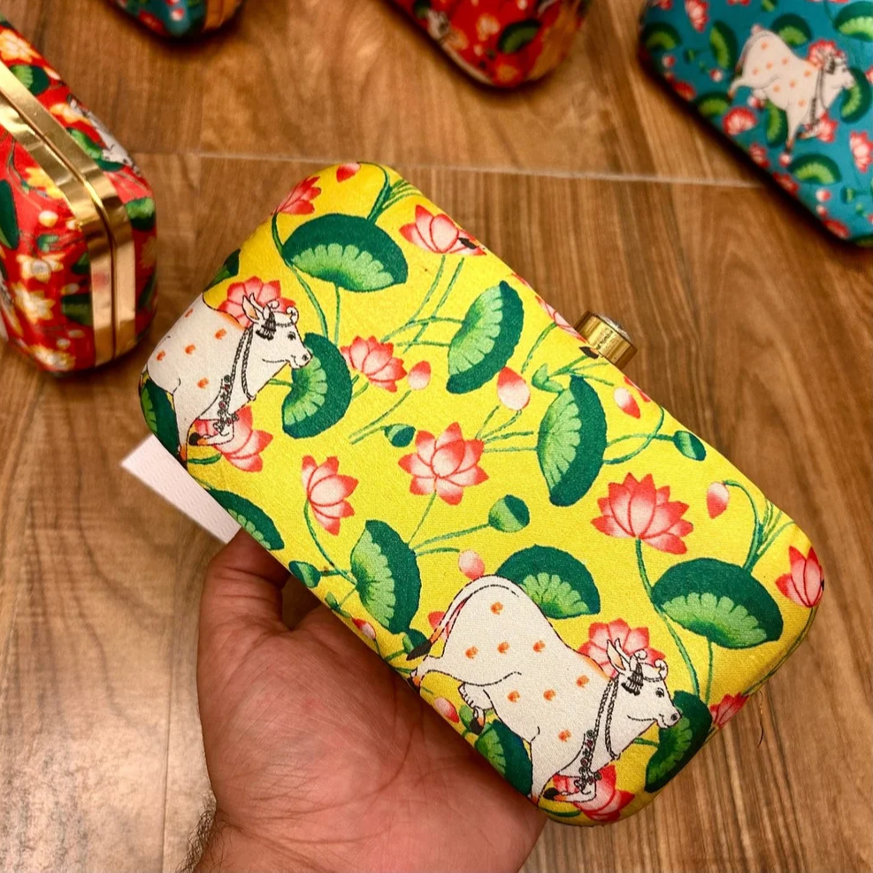 Printed Pichwai floral Ladies Clutch Bags-https://media.vyaparify.com/vcards/products/222855/product_1746872689_681f29715740b.png Image
