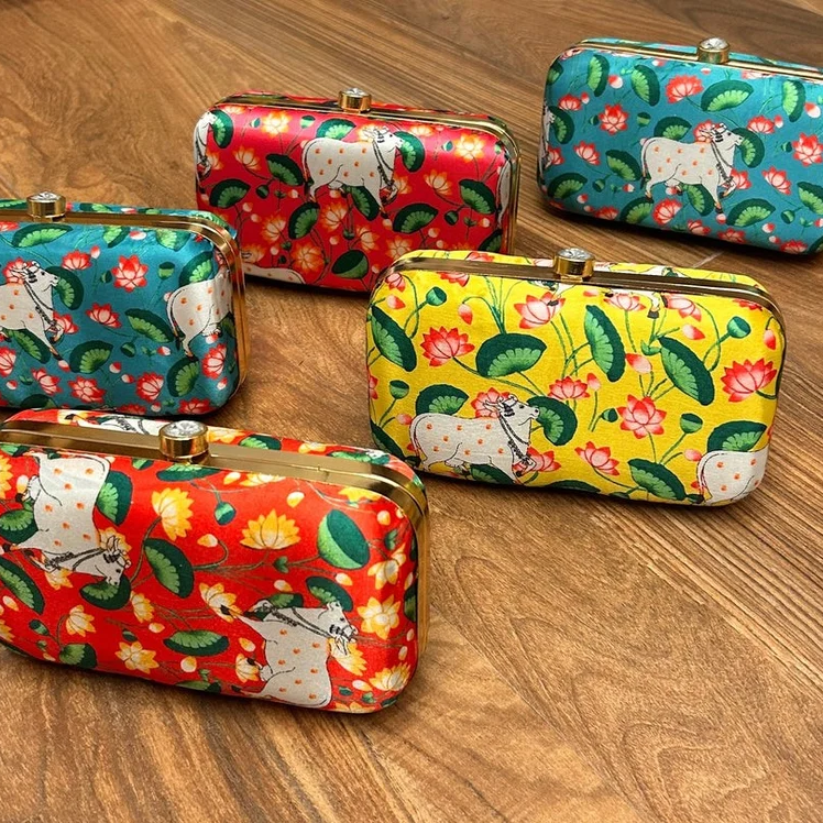 Printed Pichwai floral Ladies Clutch Bags-https://media.vyaparify.com/vcards/products/222856/product_1746872689_681f29717450a.png Image