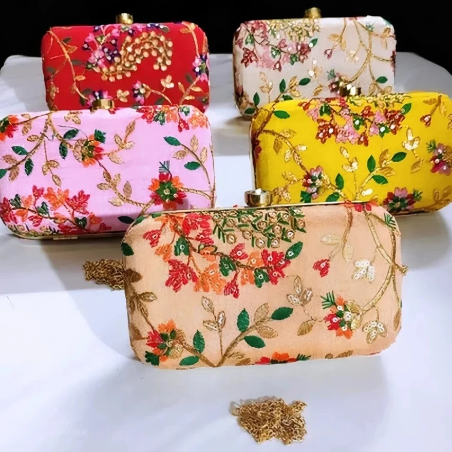 Embroidery Clutch Bags-https://media.vyaparify.com/vcards/products/222875/product_1746874392_681f301857fc3.png Image
