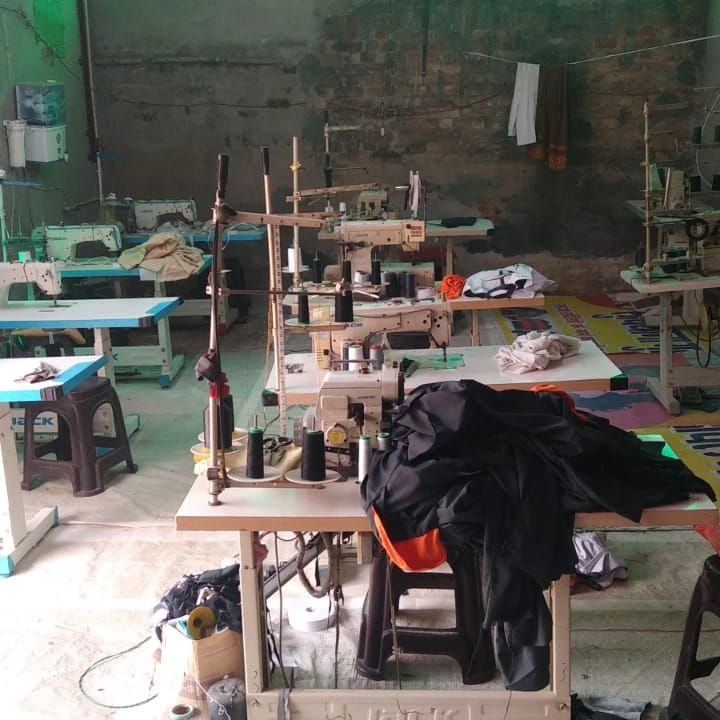 Light-https://media.vyaparify.com/vcards/products/222877/product_1746874619_681f30fb921e7.png Image